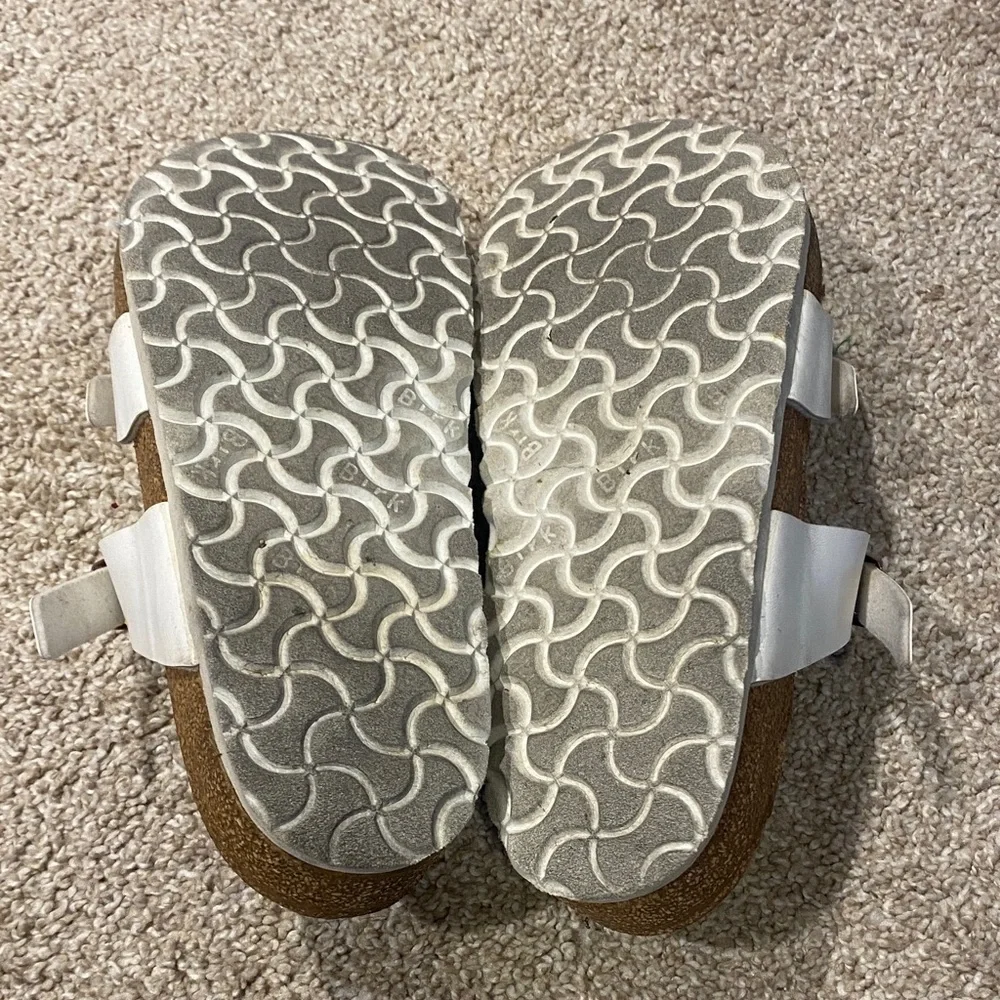 Birkenstock White Cross-Strap Mayari Sandals size 39 Regular